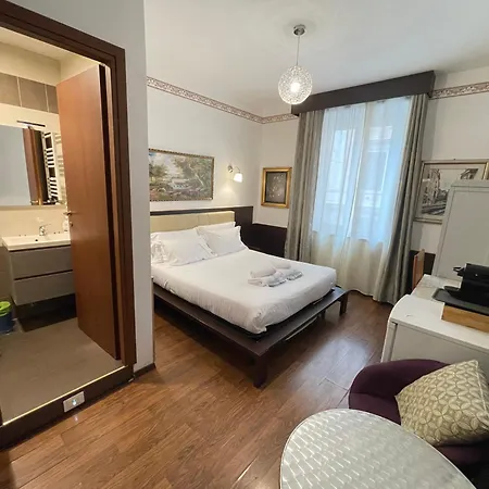 Affittacamere Gold House 4*